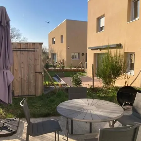 아파트 Apparemment Au Calme + Jardin & Terrasse + Parking *